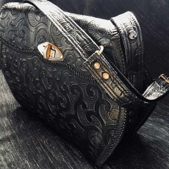 Vintage Spanish embossed side bag - Picture 3 of 8